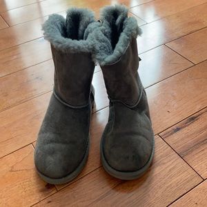 Girls UGG boots. Size US 5. Color Grey. Fair condition